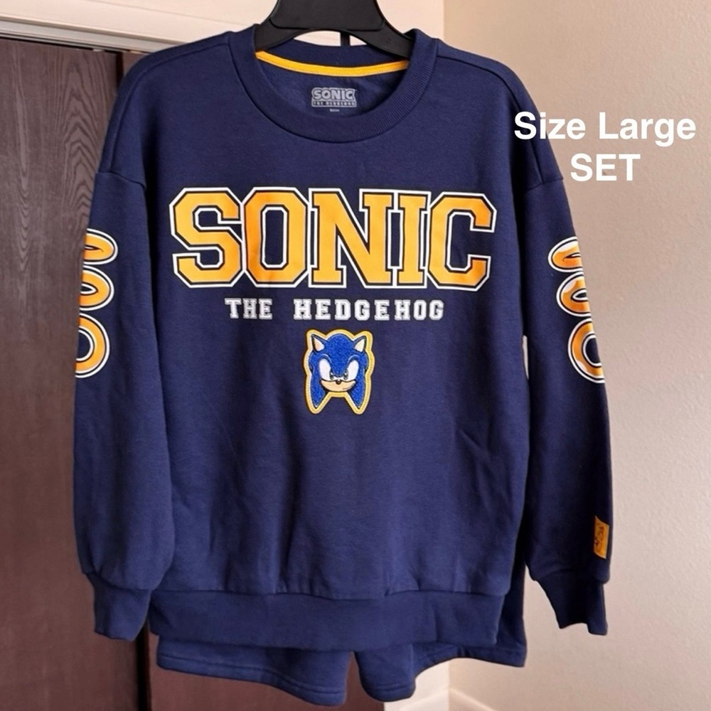 Sonic the Hedgehog Boys Long Sleeve Graphic Crewneck Sweatshirt w/ Matching Shor